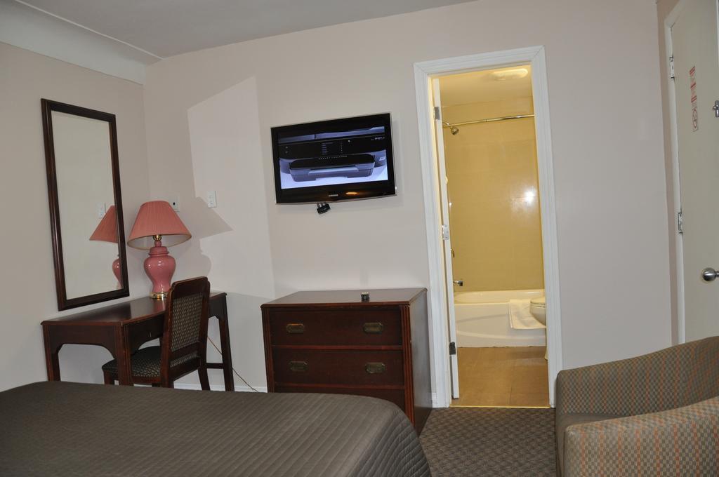 Royal Inn Burlington Room photo