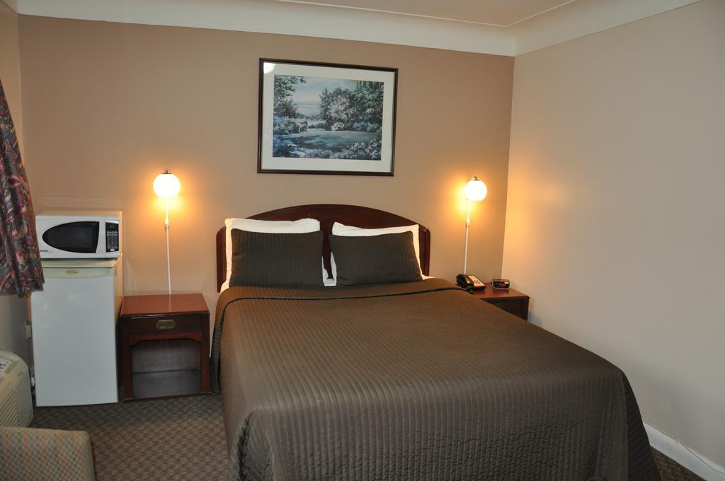 Royal Inn Burlington Room photo