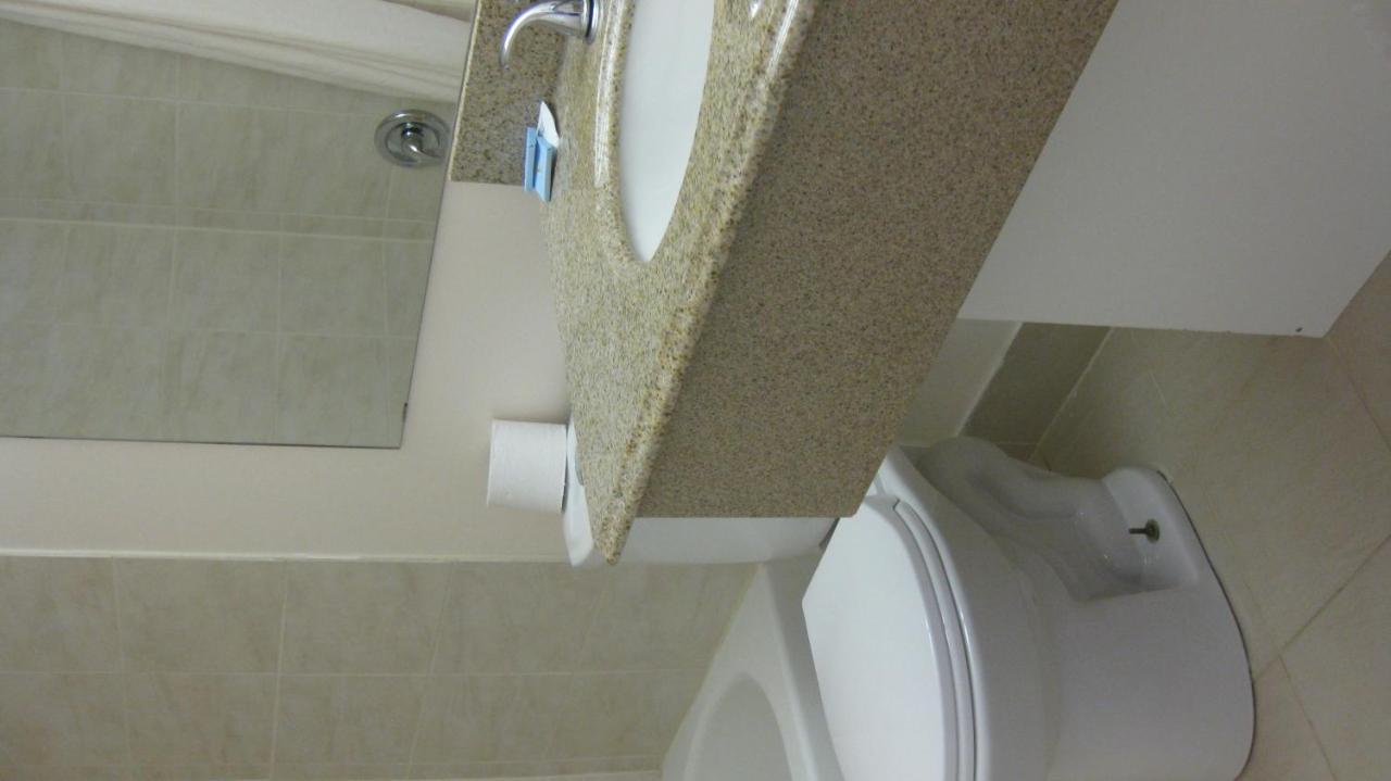 Royal Inn Burlington Room photo