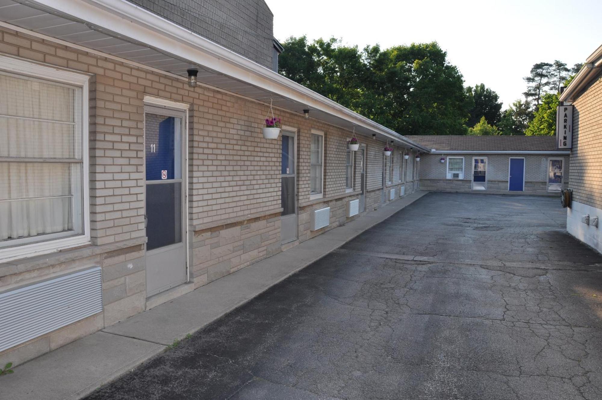 Royal Inn Burlington Exterior photo